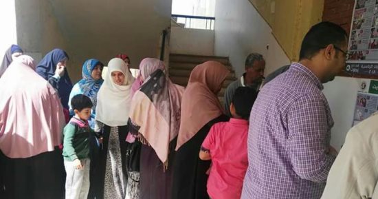 صور.. قرية الرائد الشهيد عمرو خالد حسين تحتشد للتصويت فى الانتخابات بالغربية