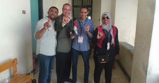 صور.. أعضاء اللجنة الفرعية لنقابة الصحفيين بأسوان يشاركون فى انتخابات الرئاسة