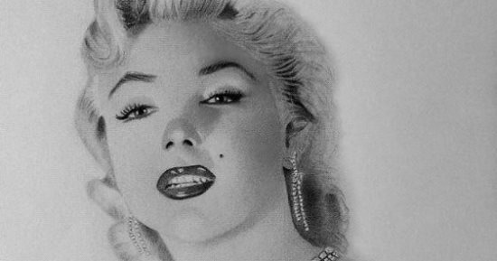 "محمد الطناطى".. فنان سكندرى تحول عشقه لفن الرسم إلى مصدر دخل