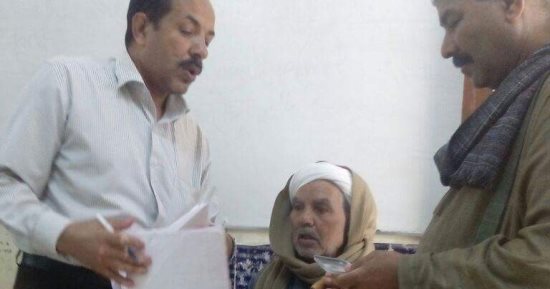 كفيف أثناء الإدلاء بصوته بقنا: "أنا فداء مصر ومقدرش اتأخر على بلدى"
