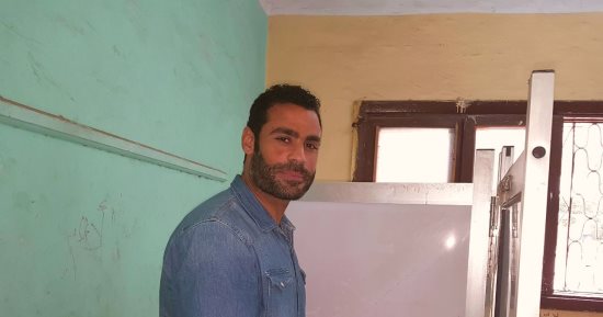 صور.. محمد عبد المنصف يدلى بصوته فى انتخابات الرئاسة بالدقى