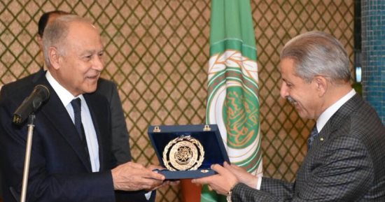 الجامعة العربية تكرم أحمد قطان على مسيرته كمندوب دائم لبلاده