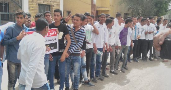 شاهد.. شباب إمبابة يصوتون بلجنة مدرسة النصر‎