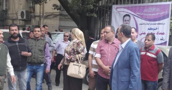صور.. العاملون بالمصرية للاتصالات يدلون بأصواتهم فى انتخابات الرئاسة
