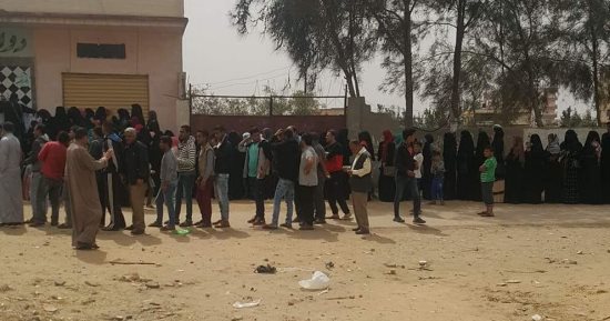 صور.. طوابير أمام لجان الانتخابات بوسط سيناء