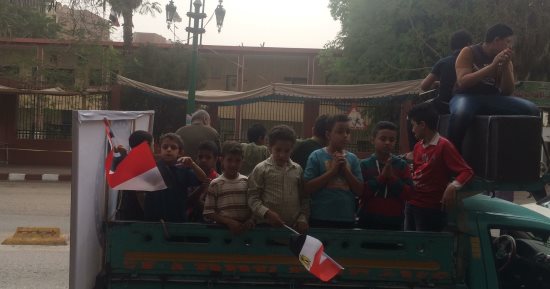 صور.. مستقبل وطن يجوب شوارع أسيوط لحث الأهالى على المشاركة بالانتخابات