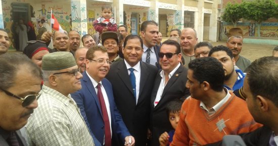 صور.. محافظ الغربية والنائب محمد بدراوى يتفقدان اللجان الانتخابية بالسنطة