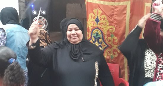 صور.. سيدات بولاق يطلقن الزغاريد أمام اللجان الانتخابية