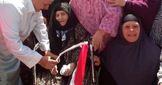 من تبرعها بحلقها لصندوق تحيا مصر للتصويتها.. الحاجة زينب وقت الشدة سدادة 