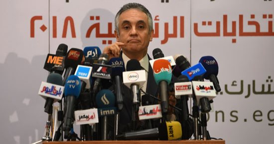 61 مليون ناخب يتوجهون للتصويت على التعديلات الدستورية.. فتح اللجان الانتخابية فى اليوم الأول.. المستشار الشريف: الاستفتاء يتم تحت إشراف قضائى كامل.. وتعليق لافتات داخل اللجان بنصوص الدستور المعدلة 
