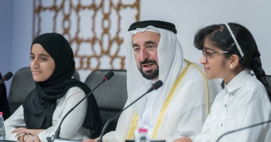 حاكم الشارقة يزور منصة مجلس شورى أطفال الشارقة 