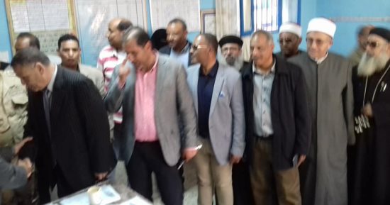 صور.. سكرتير مساعد محافظة الإسماعيلية يتابع سير الانتخابات بمدينة فايد