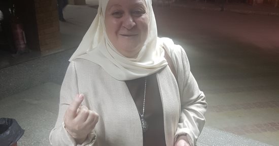 ناخبة بالعجوزة لمن قاطع الانتخابات: لا تستحقون العيش فى مصر