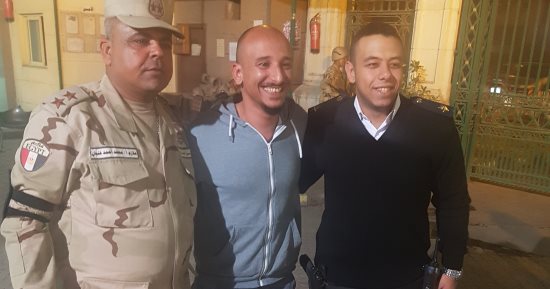 الإعلامى خالد منصور يدلى بصوته فى انتخابات الرئاسة بلجنة فرعية فى الدقى