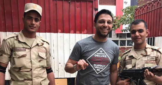 محمد فاروق لاعب الأهلى السابق يدلى بصوته فى الانتخابات الرئاسية