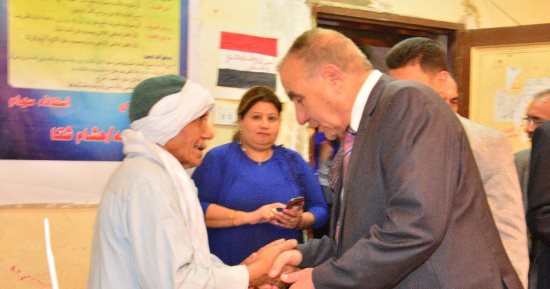 وزير التنمية المحلية يتفقد غرفة عمليات محافظة الجيزة.. صور