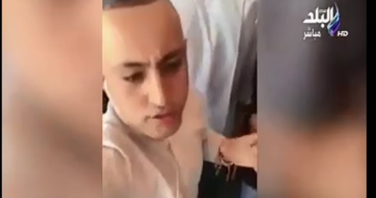 أحمد موسى يطالب بالتحقيق مع شاب أهان وسب الشعب المصرى فى لجنة انتخابية  