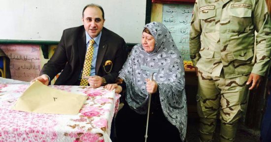 صور.. إقبال كثيف من الناخبين فى الجمالية قبل غلق باب التصويت