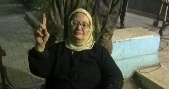 مسنة بالقاهرة: شاركت فى الانتخابات لتوجيه رسالة للخارج أننا نحب وطننا