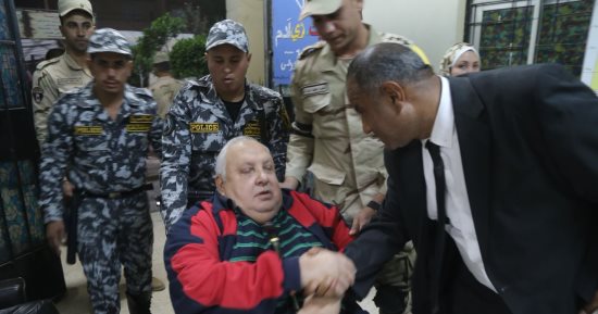 مسن بمدينة نصر يحرص على التصويت: "لو آخر نفس فى عمرى هشارك"