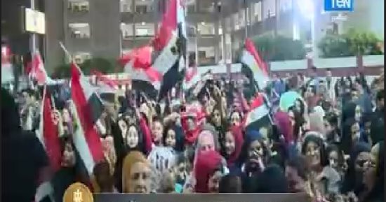 صور.. المصريون يواصلون الإدلاء بأصواتهم بكثافة رغم سوء الطقس
