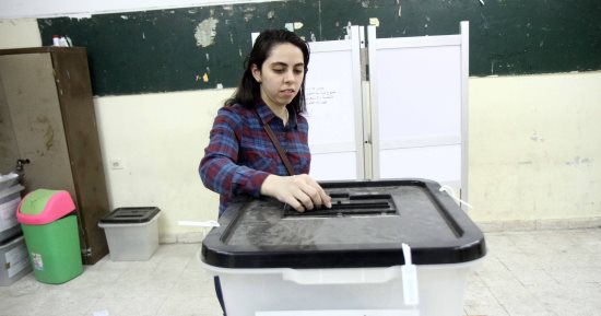 إقبال شديد من الشباب على لجان القاهرة الجديدة قبل غلق باب التصويت