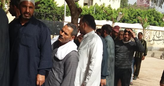 طوابير الوافدين تحتشد أمام لجان قصر النيل فى آخر أيام الانتخابات الرئاسية
