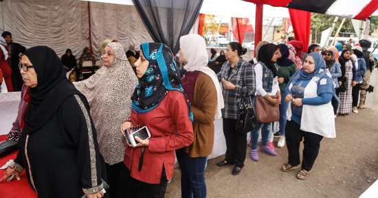 صور.. حشود نسائية أمام لجان الانتخابات فى ثالث أيام التصويت بشبرا 