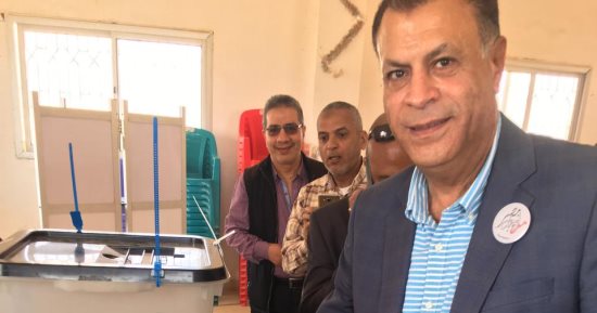 رئيس هيئة البترول يدلى بصوته فى الانتخابات الرئاسية