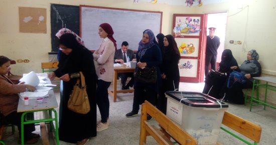 صور.. إقبال من السيدات على لجان انتخابات الرئاسة فى الدقهلية