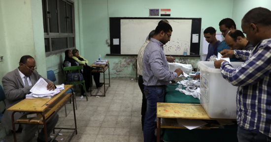 مؤشرات أولية.. اللجنة العامة بمركز إسنا: السيسى 68165 صوتاً وموسى 2064