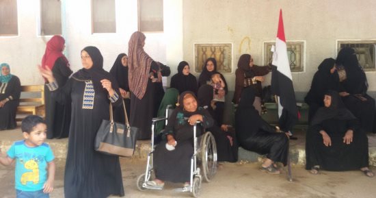 صور.. سيدات الأقصر يتصدرن المشهد الانتخابى بالزغاريد وأعلام مصر