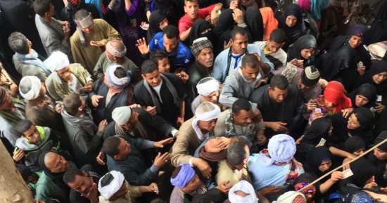 قوم نادى ع الصعيدى.. أهالى مركز أبنوب بأسيوط يحتشدون بالآلاف أمام اللجان