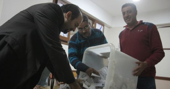 مؤشرات اولية..السيسى 1437 صوتا و 73 لموسى و171 باطل بلجنة 14 بمدرسة الشعراوى