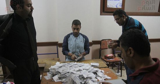 مؤشرات أولية.. السيسى يحصد 1514 صوتا مقابل 61 لموسى بلجنة 13 بمدرسة الشعراوى
