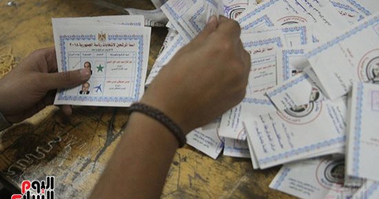مؤشرات أولية.. السيسى يحصل على 1945 صوتا و48 لموسى بلجنة النجارين بدمياط