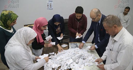 مؤشرات أولية.. 2309 أصوات للسيسى بمدرسة أوسيم الثانوية التجارية 