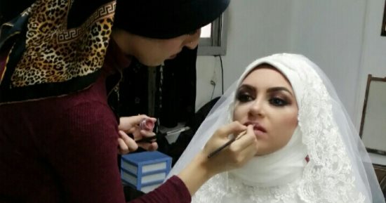 صور.. قارئة تشارك اليوم السابع بموهبتها فى تزيين العرائس وفن المكياج