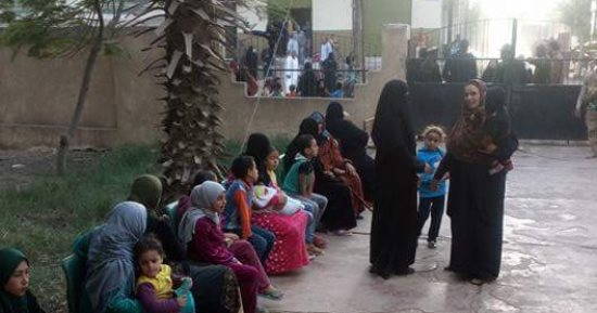 طوابير من سيدات " نزلة الخيال " بالشرقية أمام اللجنة الانتخابية