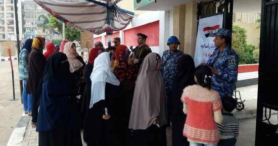 مصابة بجلطة تصر على النزول بالإسعاف والتصويت فى الانتخابات بالقليوبية