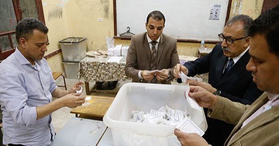 مؤشرات أولية.. السيسى 23 ألفا وموسى 311 فى سرس الليان بالمنوفية