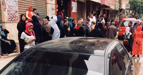 صور.. طابور سيدات بلجنة الشهيد محمد فؤاد بالمرج 