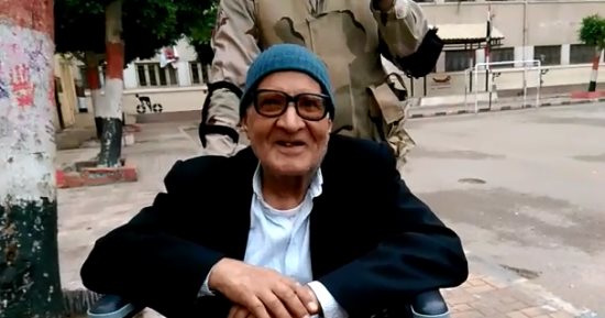 مسن بعد الإدلاء بصوته: جاى عشان مصر والسيسي راجل عظيم
