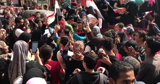 فيديو..سيدات جزيرة محمد بالوراق يحتفلن بالزغاريد بعد التصويت بالانتخابات‎