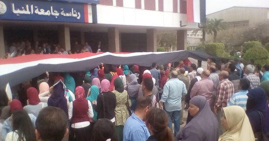 صور.. جامعة المنيا تخصص 8 أتوبيسات لنقل العاملين للإدلاء بأصواتهم 