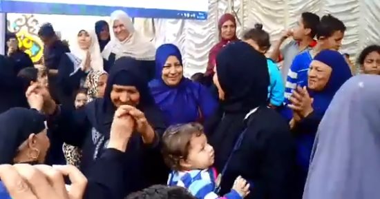 احتشاد السيدات أمام لجان منشأة القناطر بالجيزة فى ثالث أيام الانتخابات 