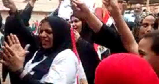 سيدة بعد التصويت فى الانتخابات ببولاق الدكرور: "محدش أحسن من السيسى"