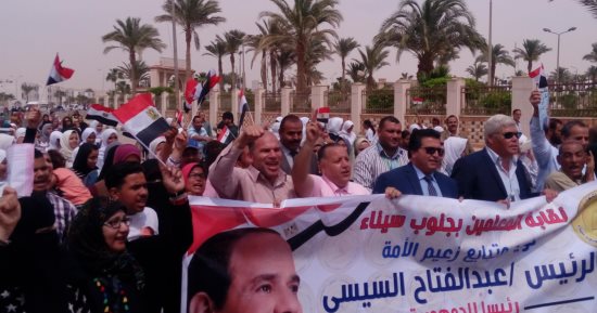فيديو..شاهد شوارع جنوب سيناء تكتسى بالمسيرات الحاشدة فى ثالث أيام التصويت