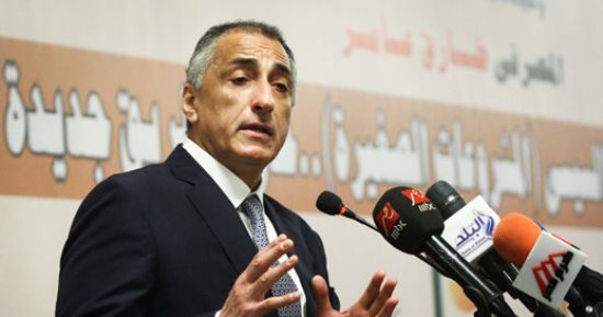 ماذا استفادت الصناعة المصرية وماذا خسرت من تحرير سعر الصرف؟
