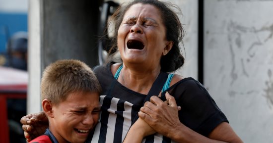 صور.. مقتل 68 شخصا على الأقل بعد شغب وحريق بمركز شرطة فى فنزويلا